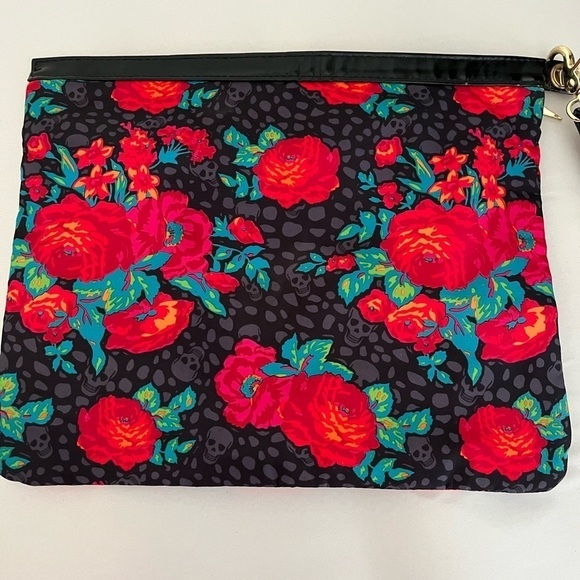 Betsey Johnson Betseyville Large Wristlet Black Rose Skull print - Picture 4 of 9